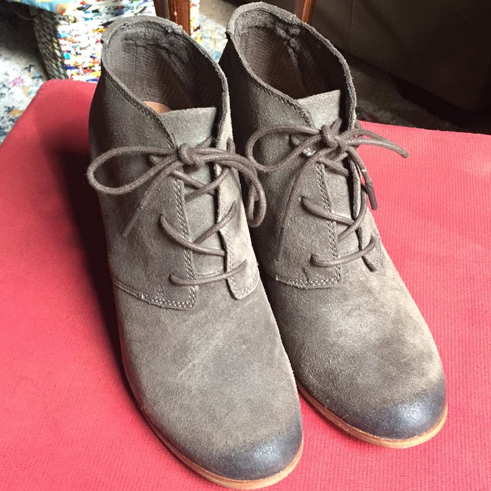 Toms woman’s lace up ankle boots